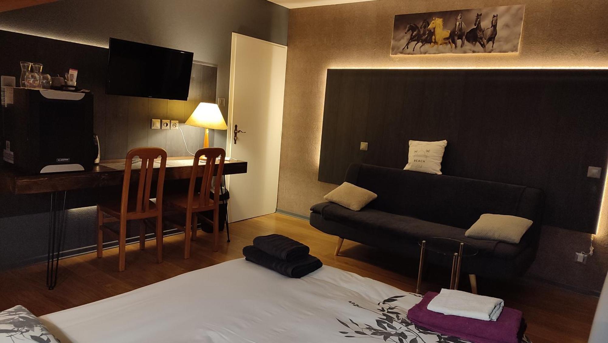 Logis Auberge De La Poirie Tendon Luaran gambar