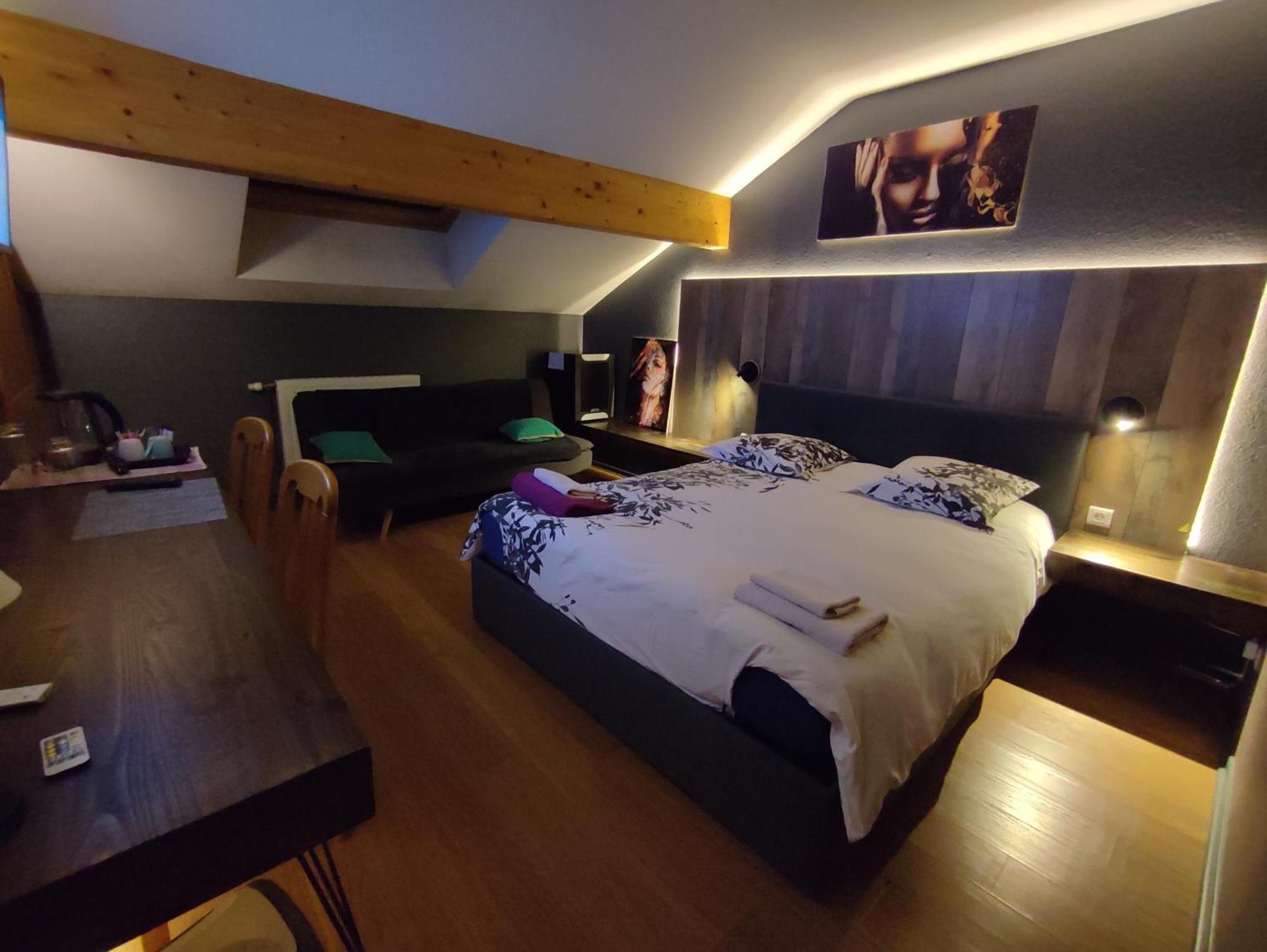 Logis Auberge De La Poirie Tendon Luaran gambar