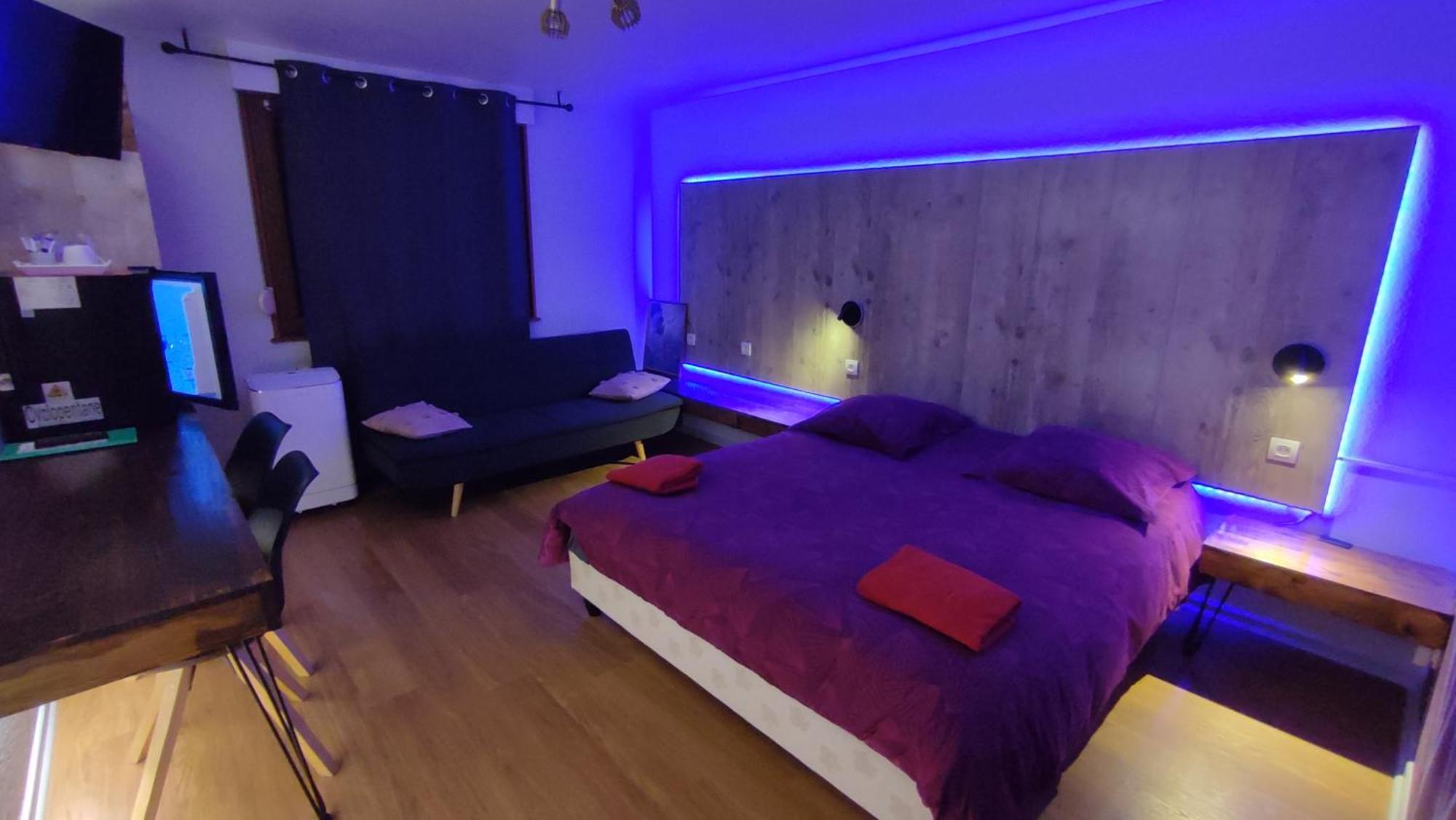 Logis Auberge De La Poirie Tendon Luaran gambar