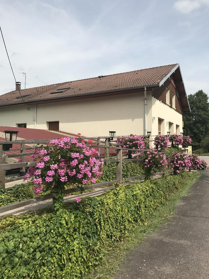 Logis Auberge De La Poirie Tendon Luaran gambar