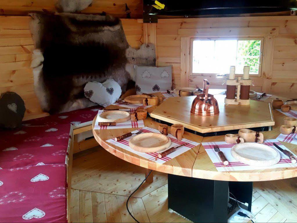 Logis Auberge De La Poirie Tendon Luaran gambar