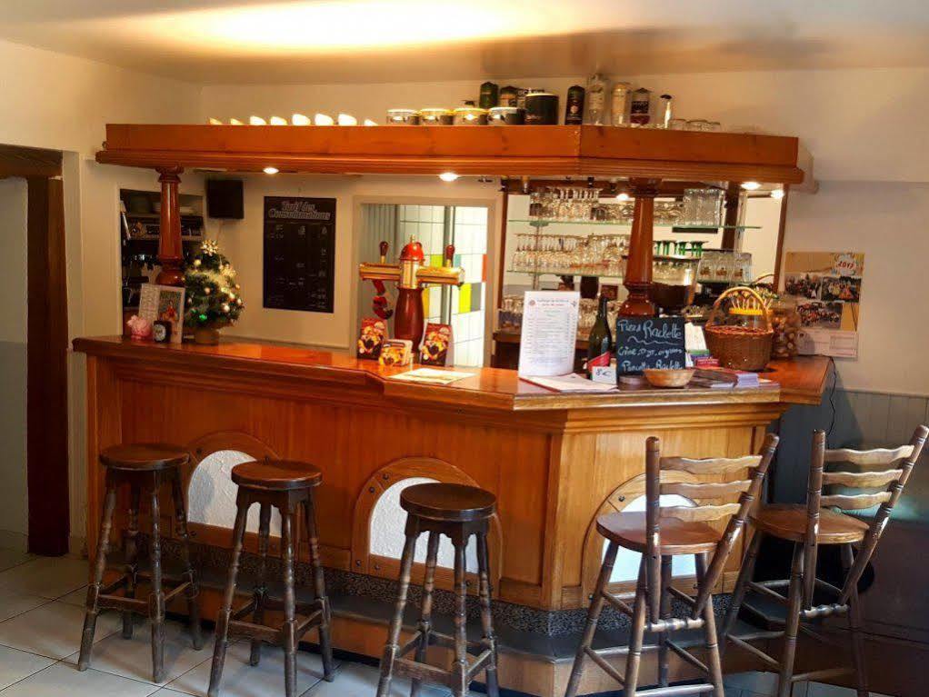 Logis Auberge De La Poirie Tendon Luaran gambar
