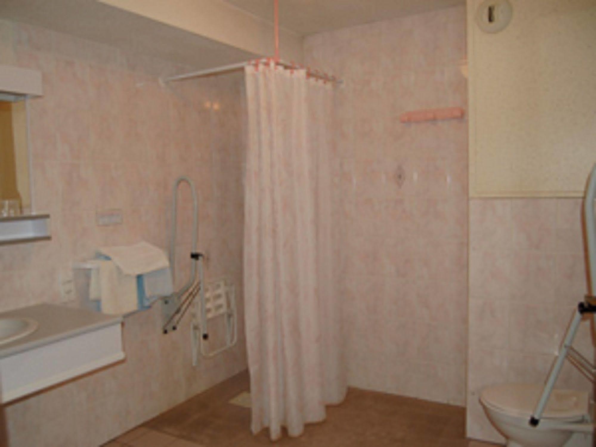Logis Auberge De La Poirie Tendon Luaran gambar