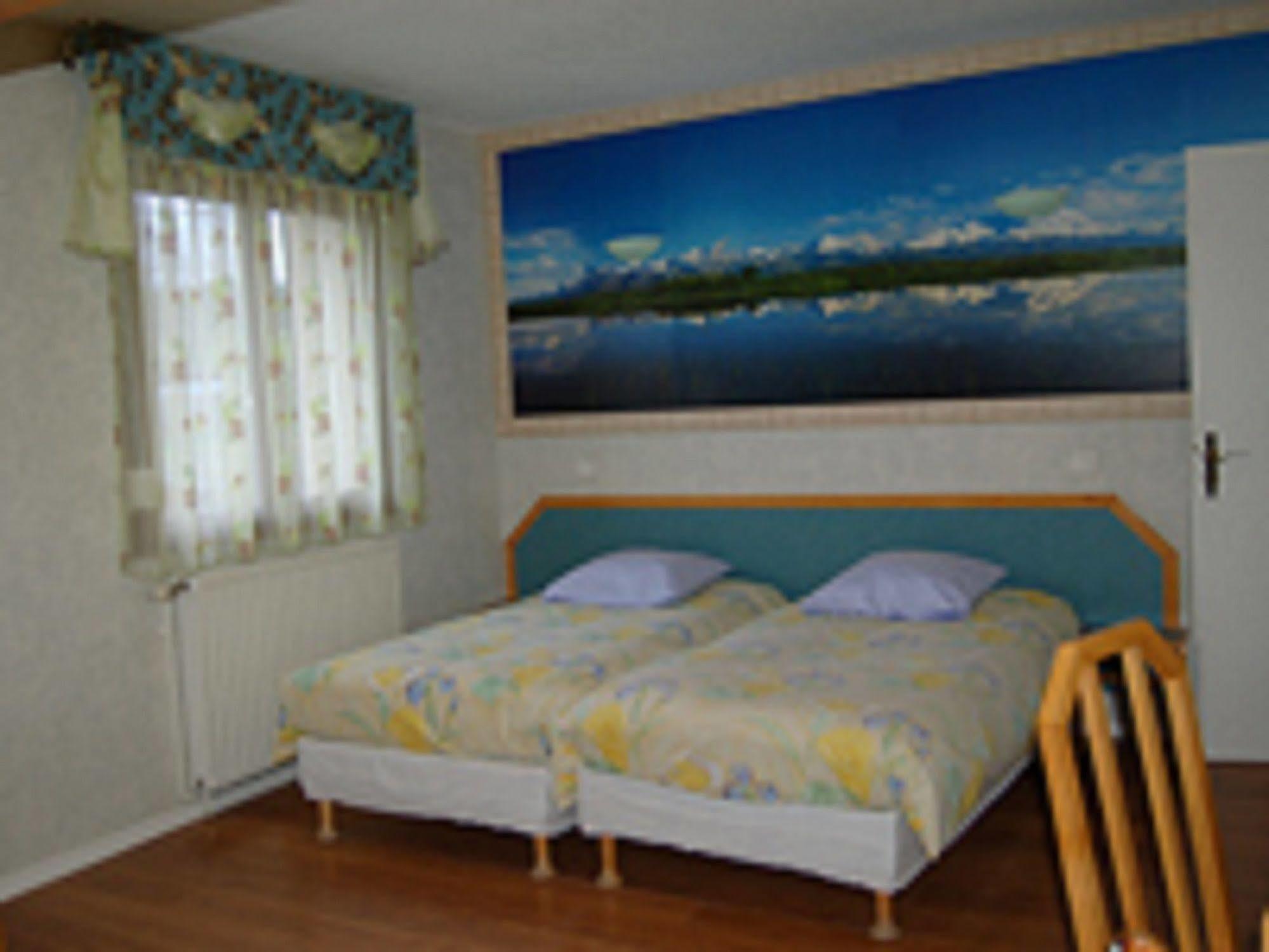 Logis Auberge De La Poirie Tendon Luaran gambar