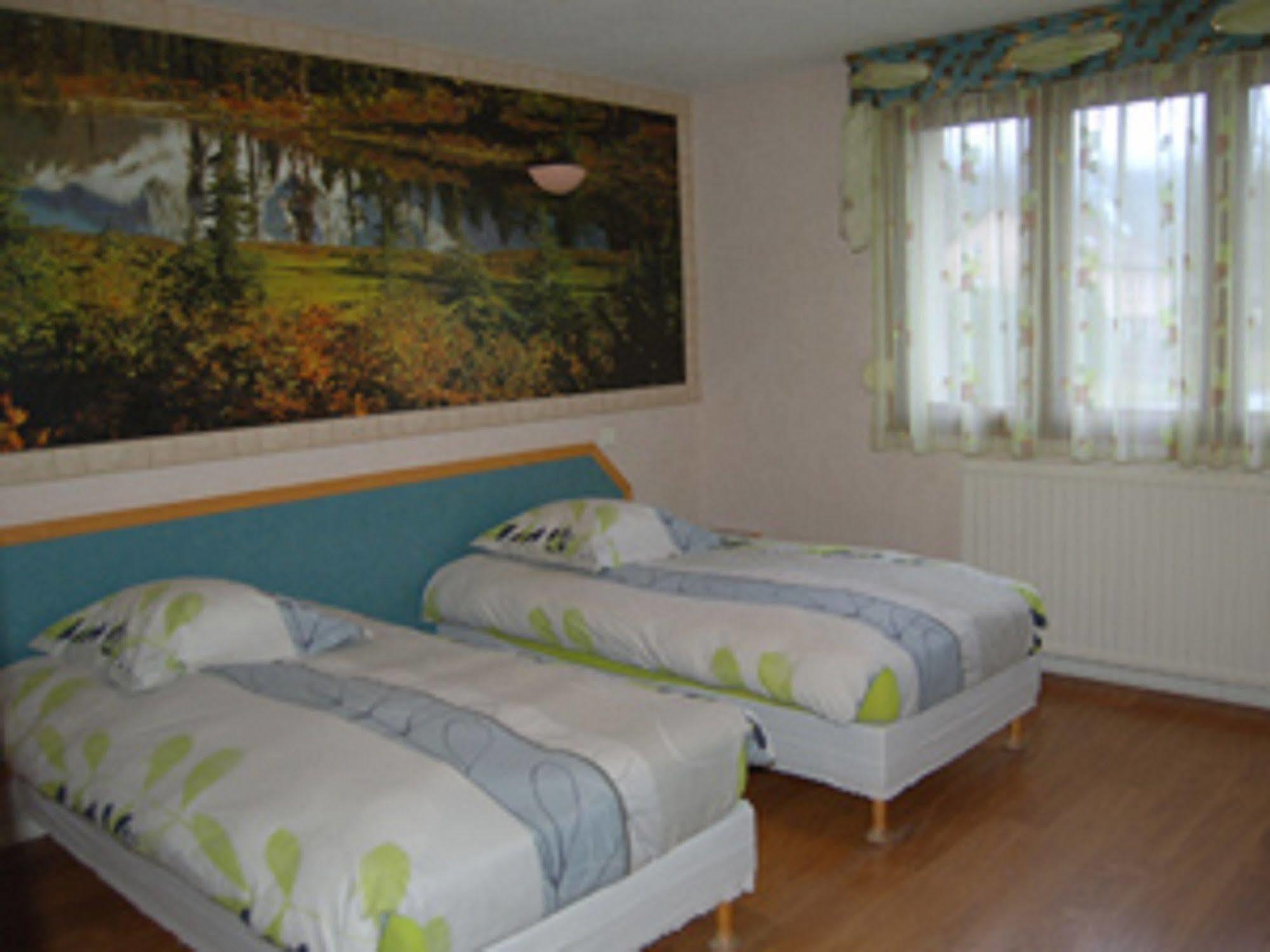 Logis Auberge De La Poirie Tendon Luaran gambar