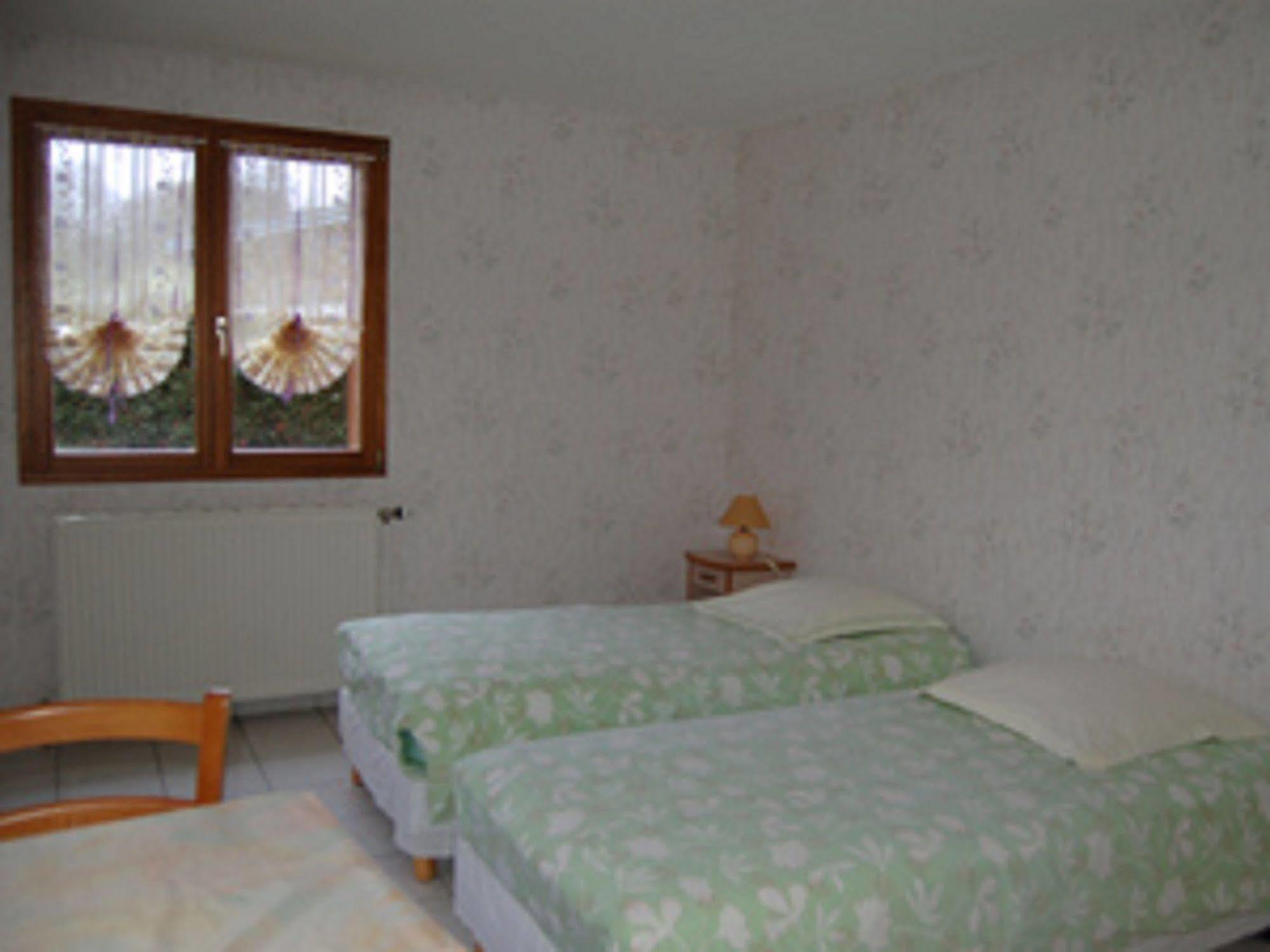 Logis Auberge De La Poirie Tendon Luaran gambar